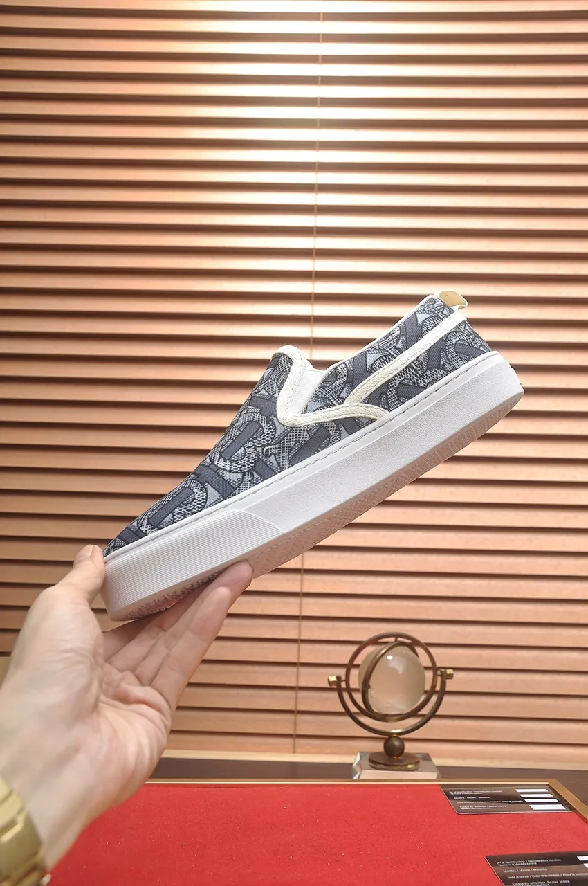 Men's shoes 💰400💶【Burberry】Classic low-top sneakers｜Imported cowhide with classic plaid fabric｜Sheepskin lining｜Original outsole｜Fine workmanship and comfortable to wear Size: 38-44 (customized at 45)